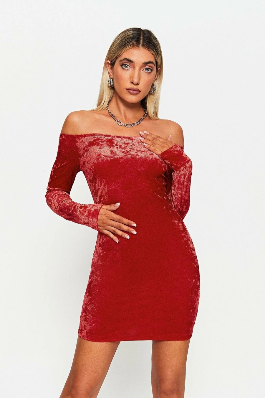 Clearance * Solado Off Shoulder Long Sleeve Velvet Mini Dress Red